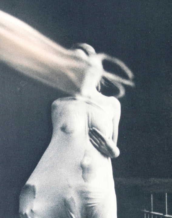 Handsignierter Lichtdruck "Balkonszene, 1984" von Karin Székessy