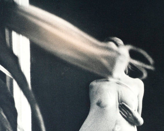 Handsignierter Lichtdruck "Balkonszene, 1984" von Karin Székessy