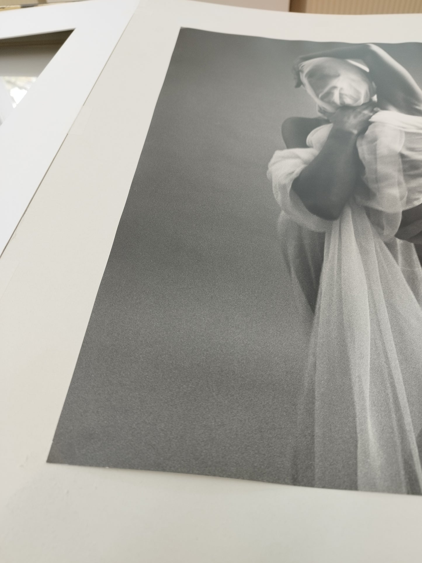 Karin Székessy Fotografie: Jeux à deux (1985), 50 x 40 cm –  Handsignierter Vintage Silbergelatine-Abzug bei H2SF
